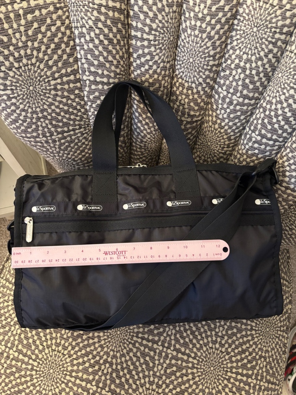 Lesportsac Medium Weekender Black Lightweight Bag Duffle Tote detachable strap - Picture 14 of 15